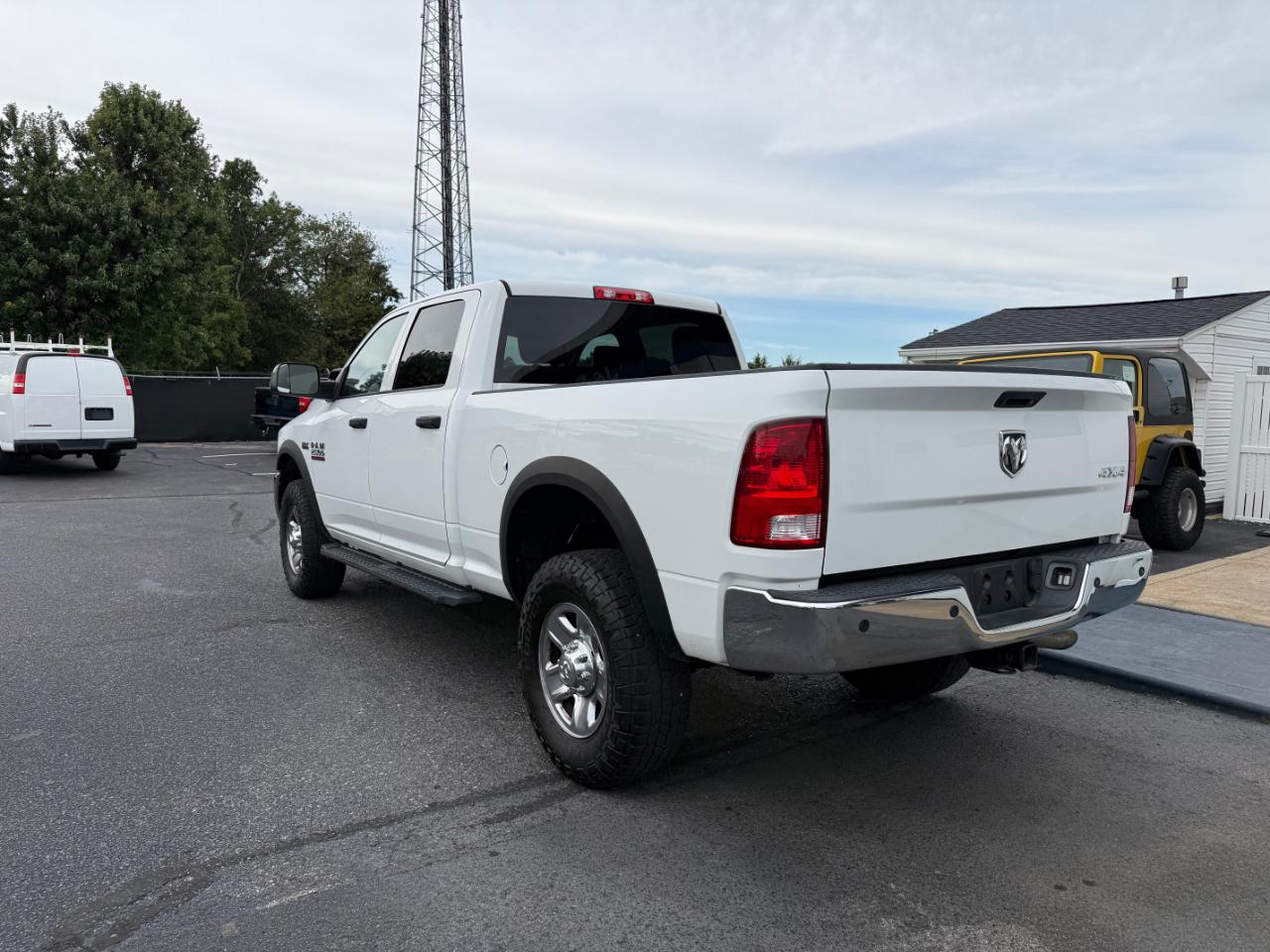 RAM 2500 Tradesman Crew Cab SWB 4WD 2018