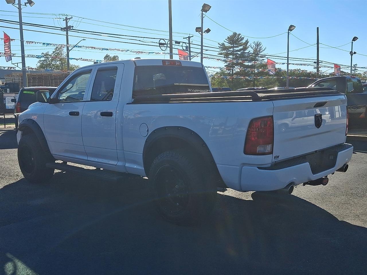 RAM 1500 Tradesman Quad Cab 4WD 2016