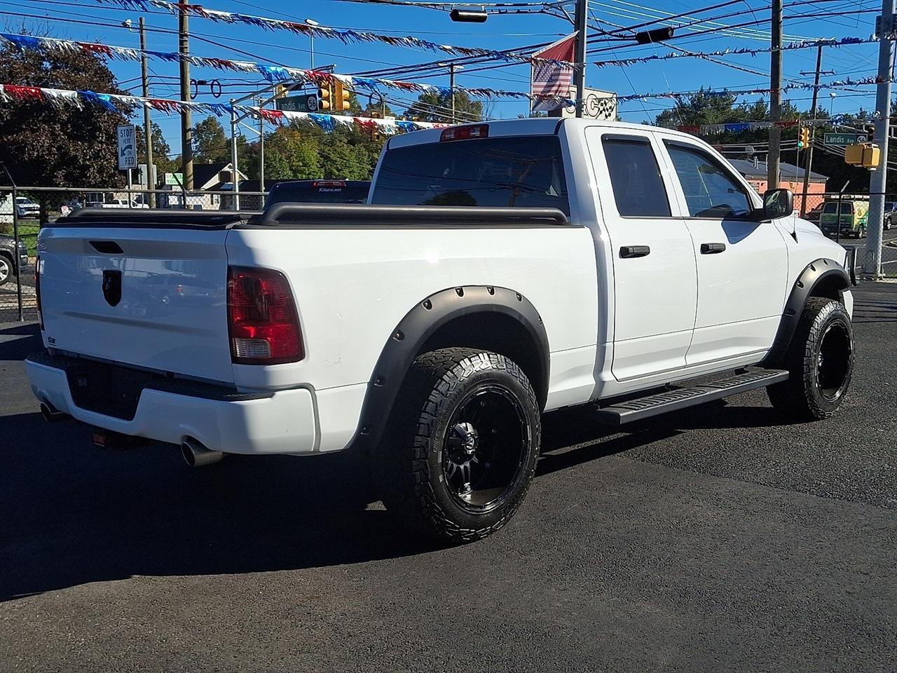 RAM 1500 Tradesman Quad Cab 4WD 2016