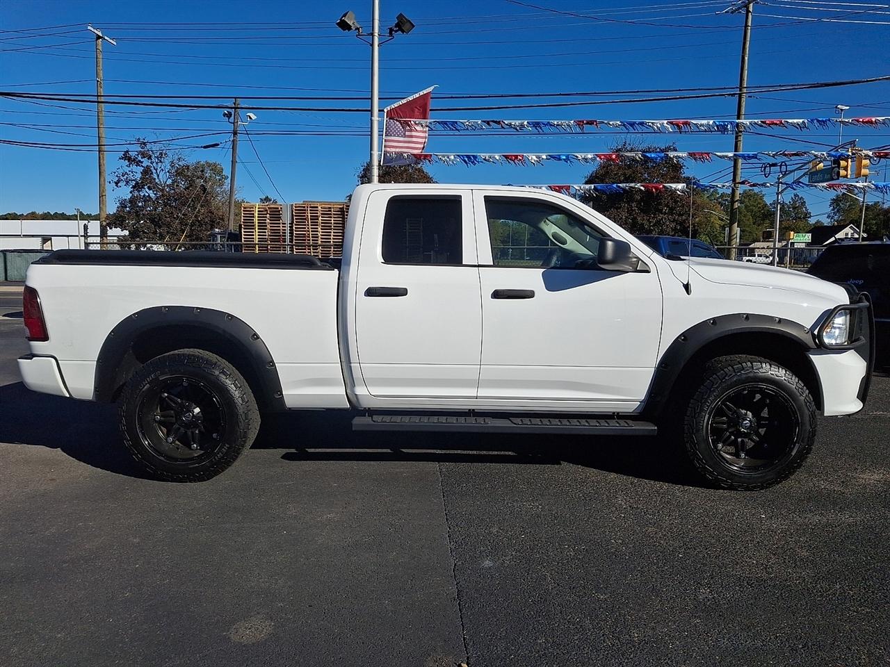RAM 1500 Tradesman Quad Cab 4WD 2016