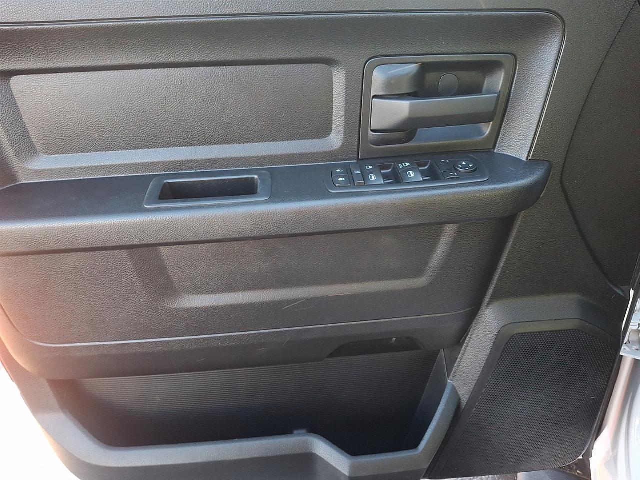 RAM 1500 Tradesman Quad Cab 4WD 2016