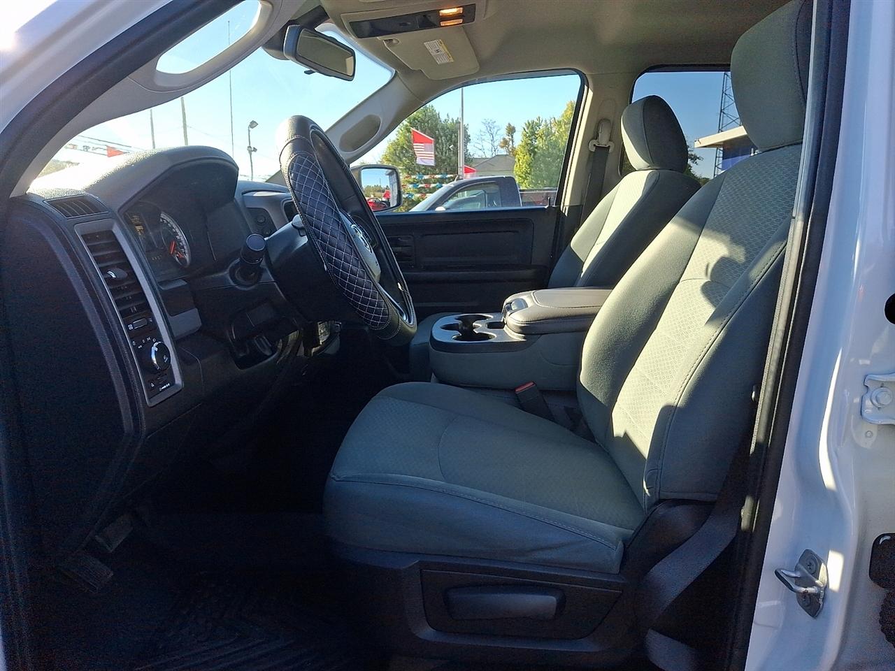 RAM 1500 Tradesman Quad Cab 4WD 2016