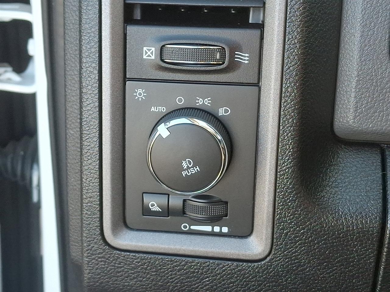 RAM 1500 Tradesman Quad Cab 4WD 2016