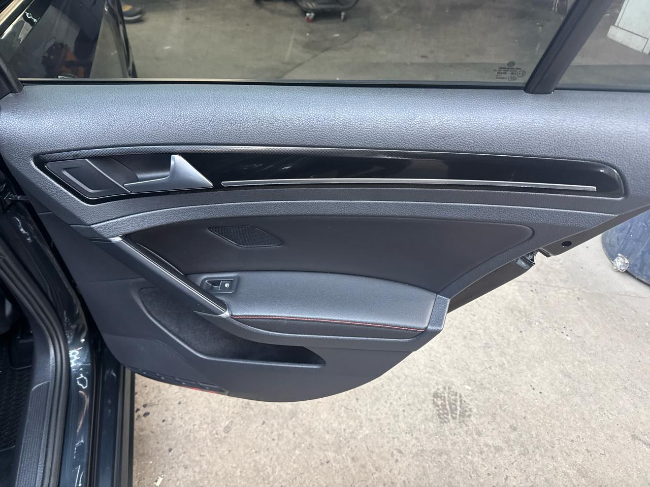 Volkswagen Golf GTI 2.0T 4-Door Autobahn Manual 2017