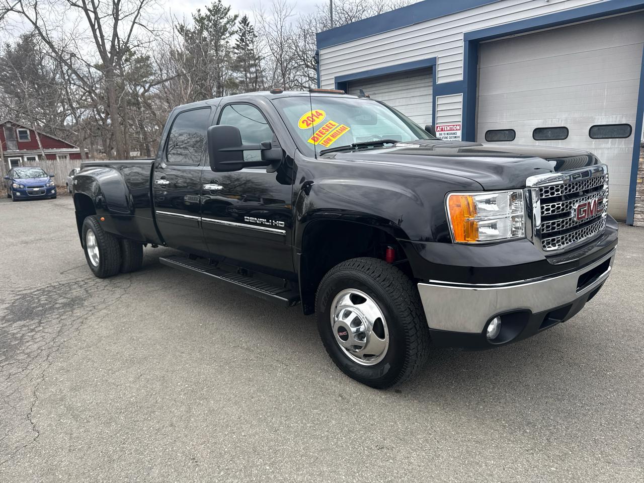 GMC Sierra 3500HD 4WD Crew Cab 167.7" Denali 2014