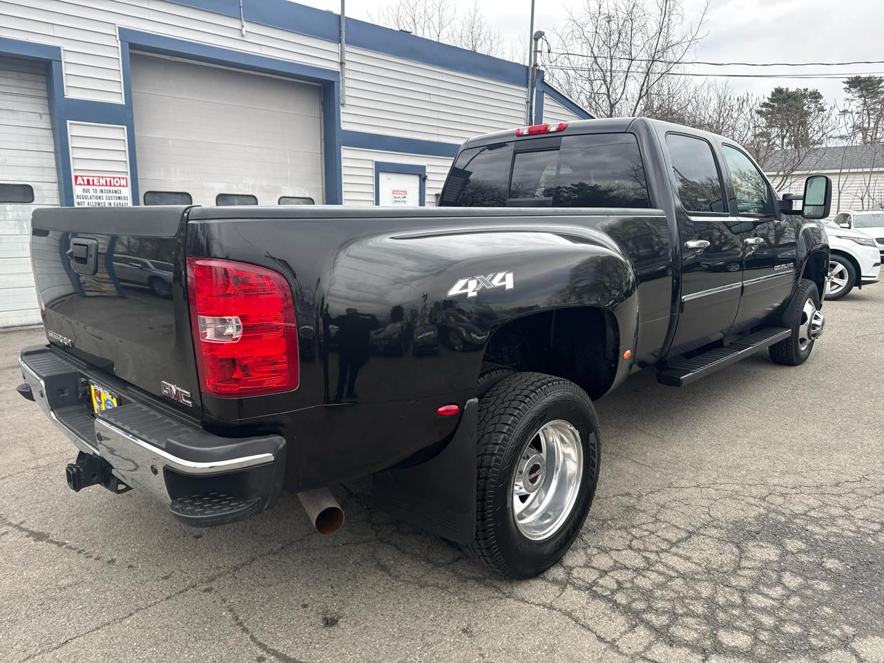 GMC Sierra 3500HD 4WD Crew Cab 167.7" Denali 2014