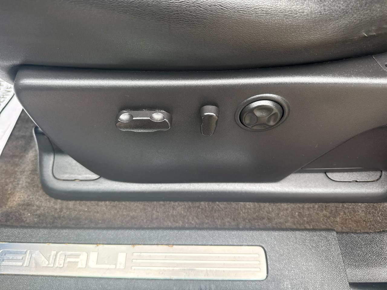 GMC Sierra 3500HD 4WD Crew Cab 167.7" Denali 2014