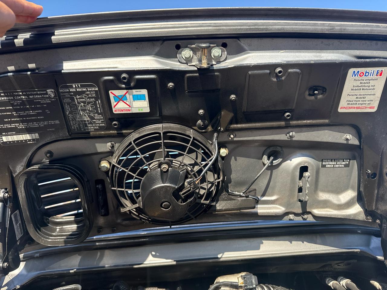 Porsche 911 Carrera 2dr Carrera Cabriolet 6-Spd Manual 2001