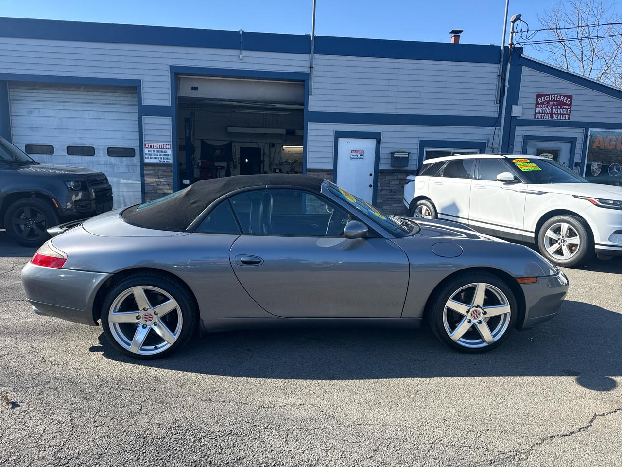 Porsche 911 Carrera 2dr Carrera Cabriolet 6-Spd Manual 2001