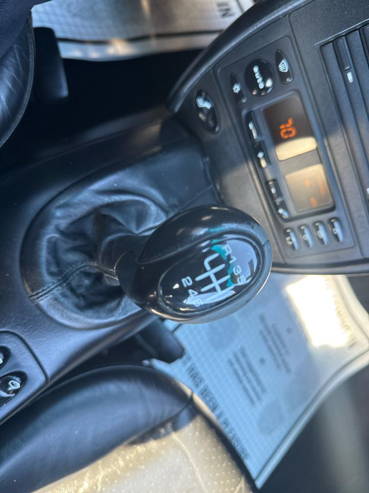 Porsche 911 Carrera 2dr Carrera Cabriolet 6-Spd Manual 2001