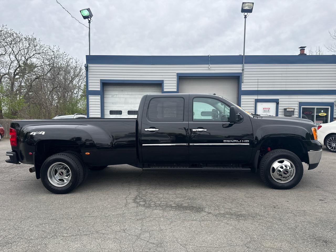 GMC Sierra 3500HD 4WD Crew Cab 167.7" Denali 2014