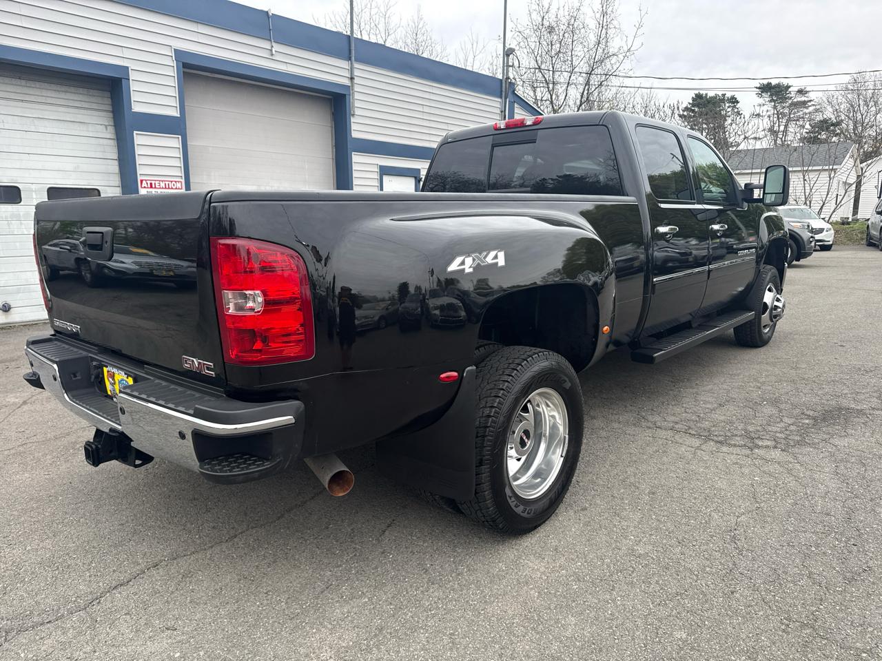 GMC Sierra 3500HD 4WD Crew Cab 167.7" Denali 2014