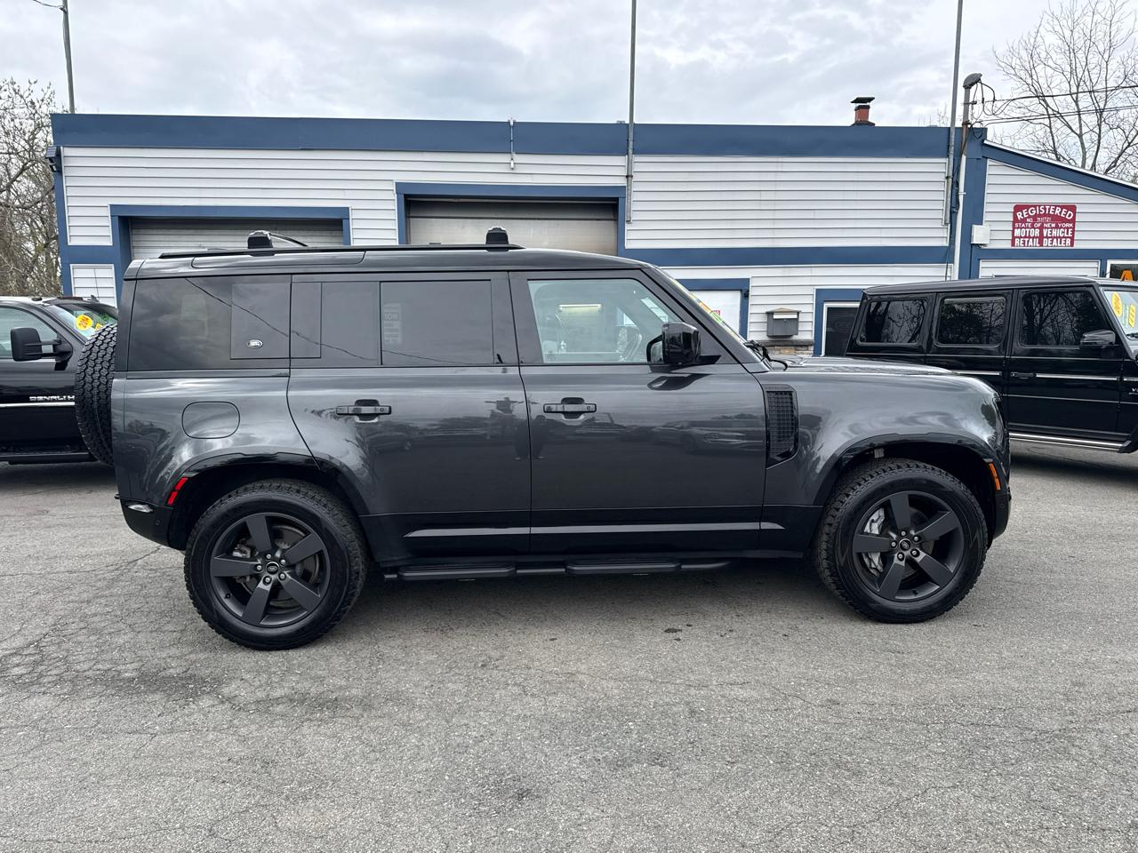 Land Rover Defender 110 X-Dynamic HSE AWD 2022