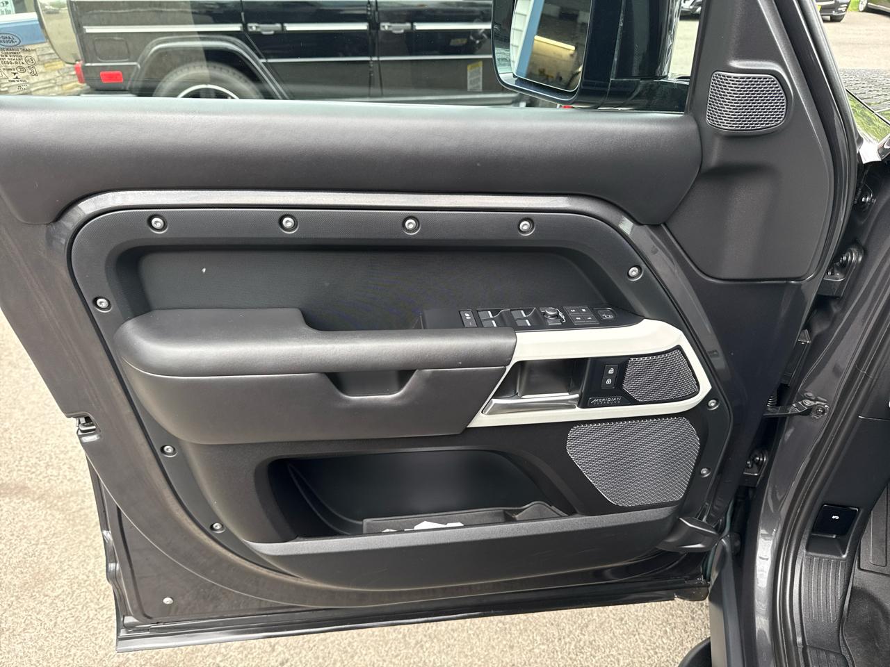 Land Rover Defender 110 X-Dynamic HSE AWD 2022