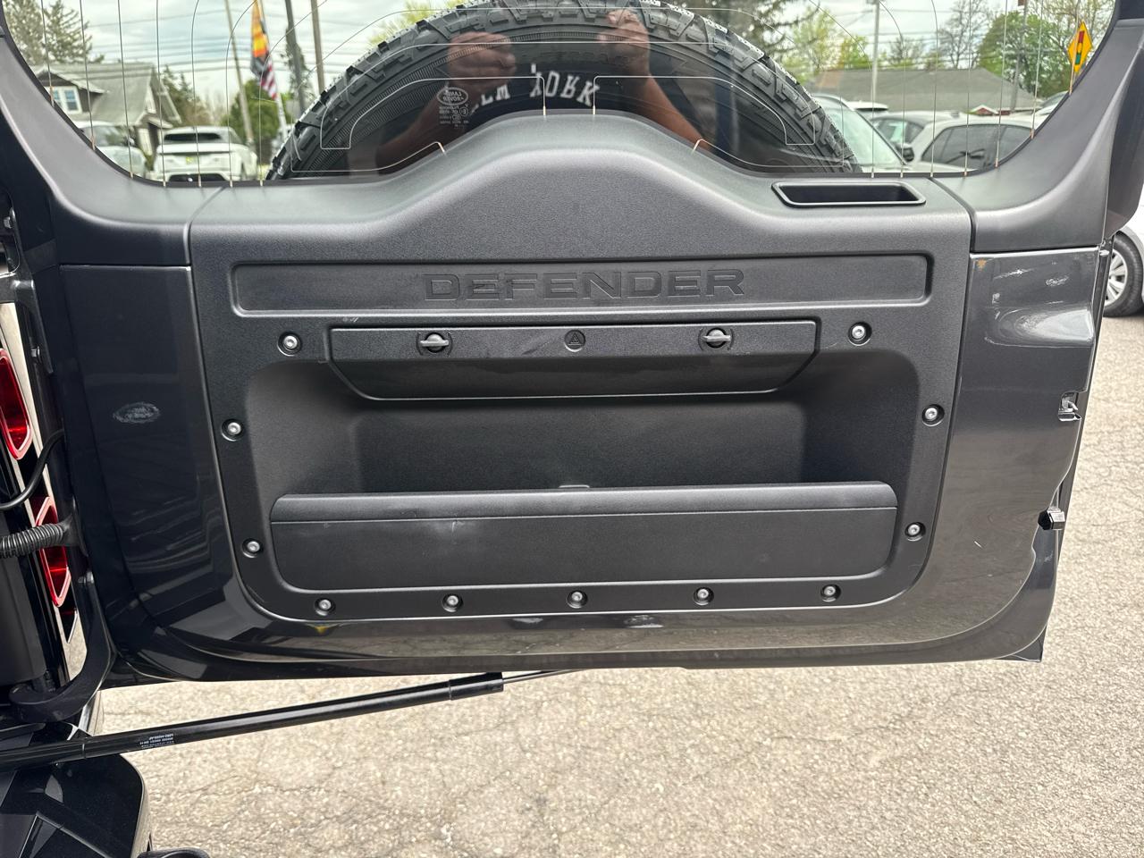 Land Rover Defender 110 X-Dynamic HSE AWD 2022