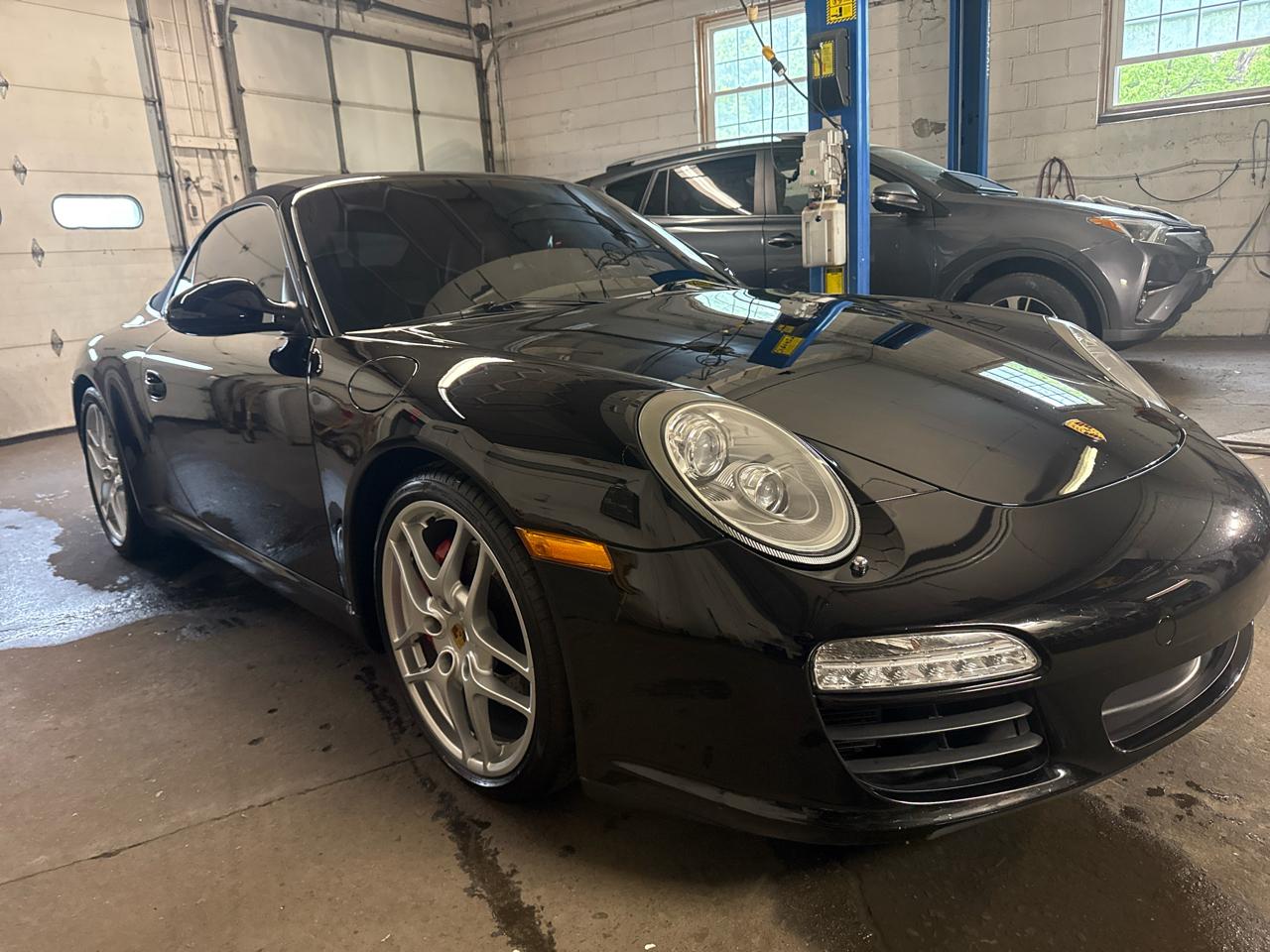 Porsche 911 2dr Cabriolet Carrera S 2010