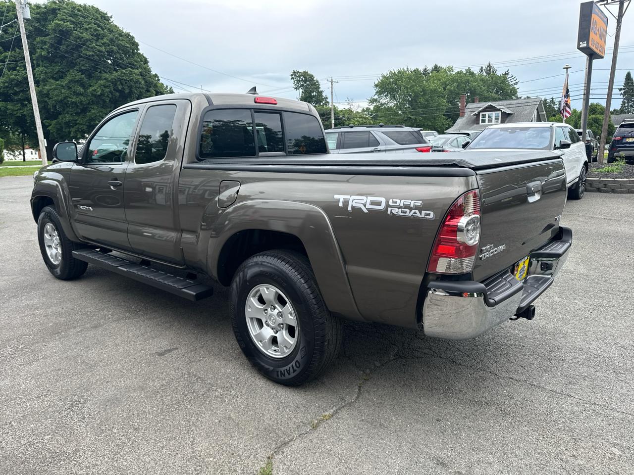 Toyota Tacoma 4WD Access Cab I4 AT (Natl) 2015