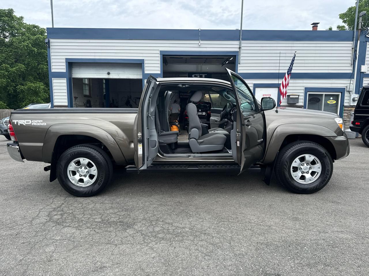 Toyota Tacoma 4WD Access Cab I4 AT (Natl) 2015