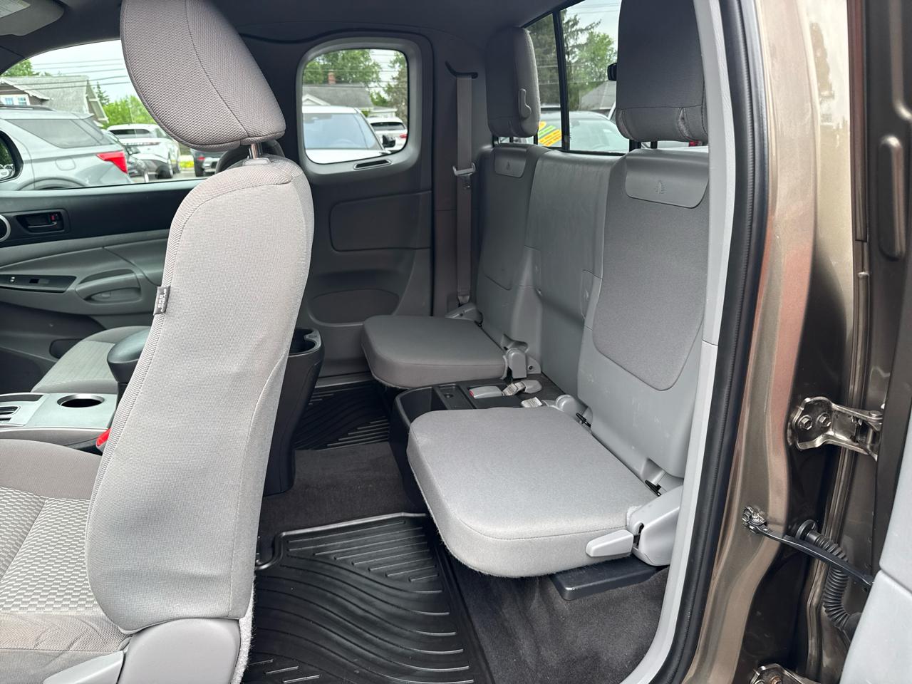 Toyota Tacoma 4WD Access Cab I4 AT (Natl) 2015