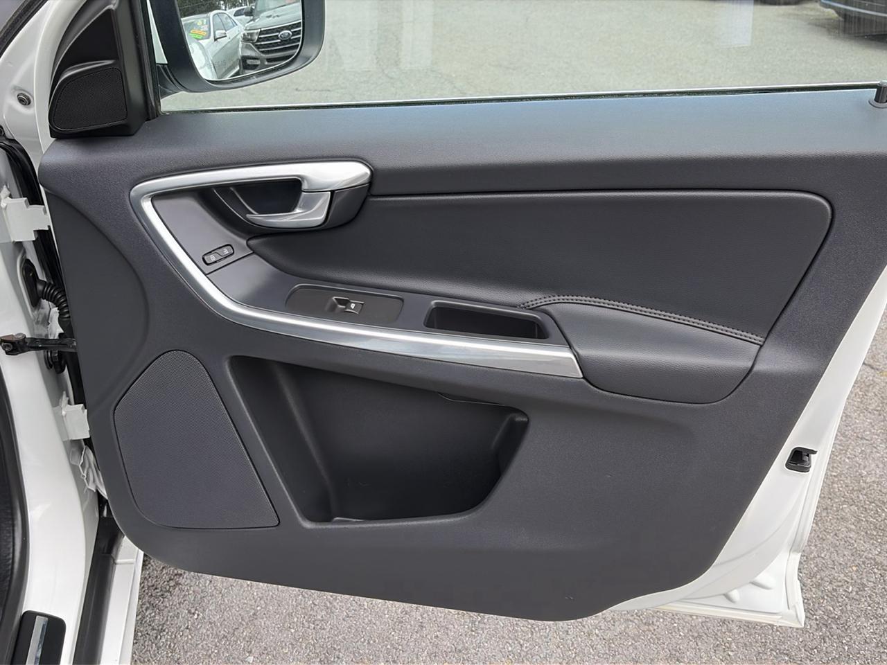 Volvo XC60 2015.5 AWD 4dr T5 2015