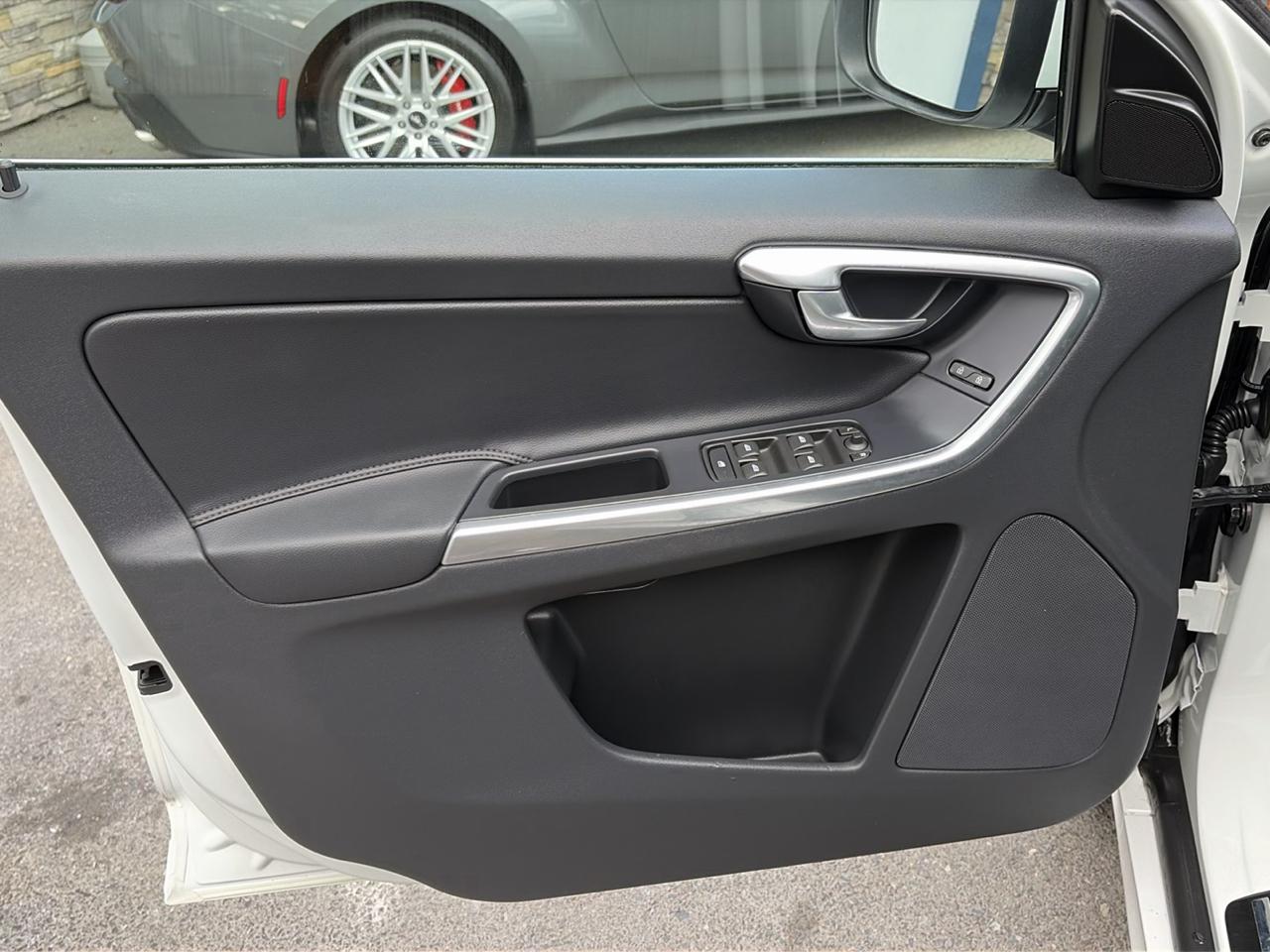 Volvo XC60 2015.5 AWD 4dr T5 2015