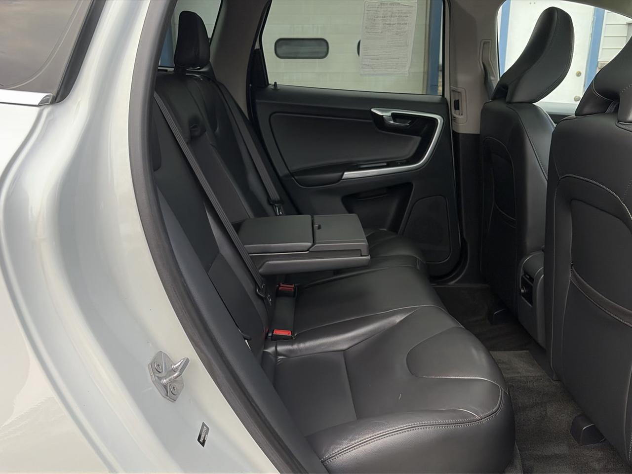 Volvo XC60 2015.5 AWD 4dr T5 2015
