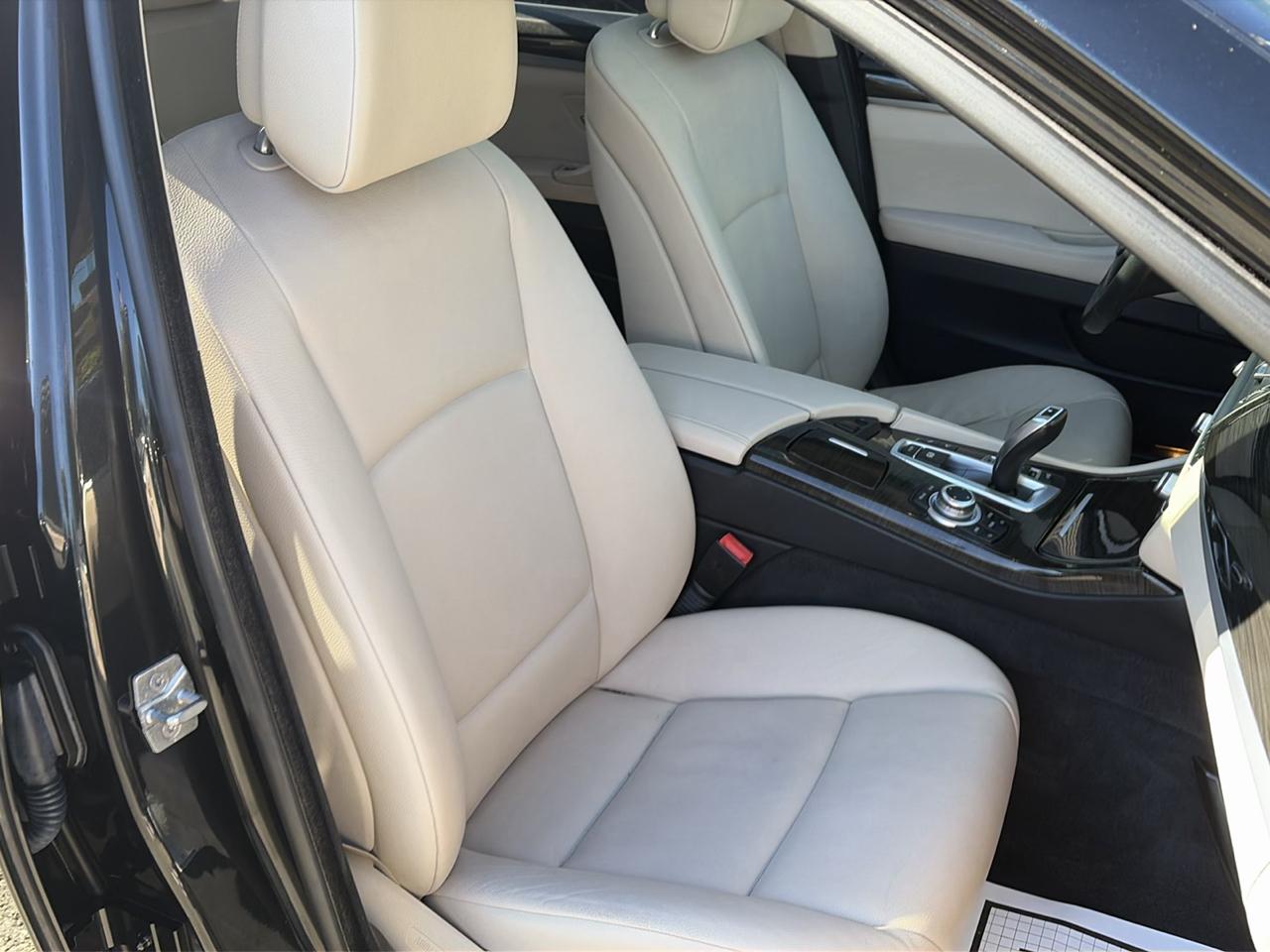 BMW 5 Series 4dr Sdn 535i xDrive AWD 2012