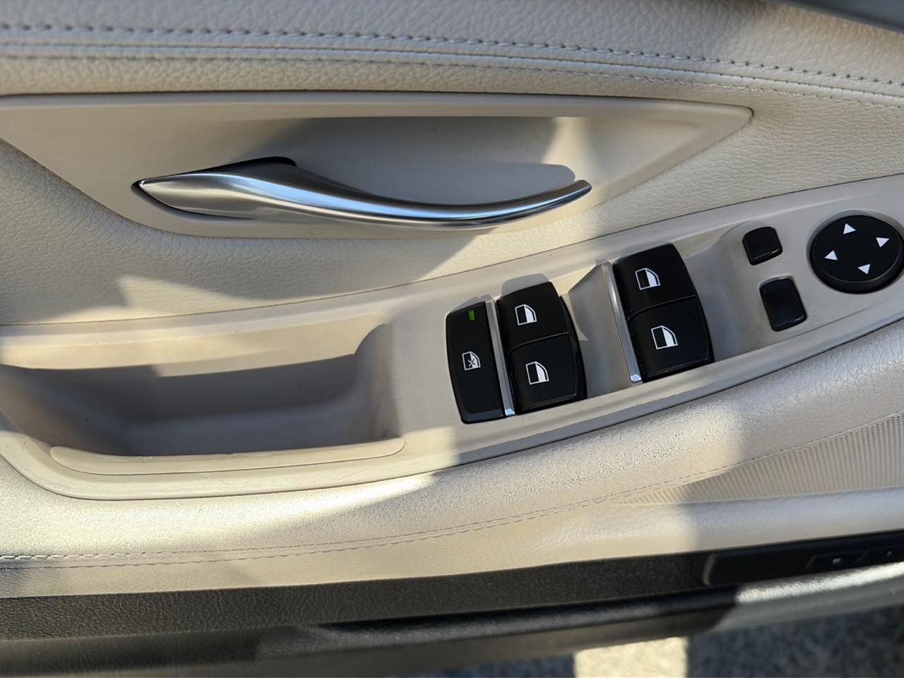 BMW 5 Series 4dr Sdn 535i xDrive AWD 2012