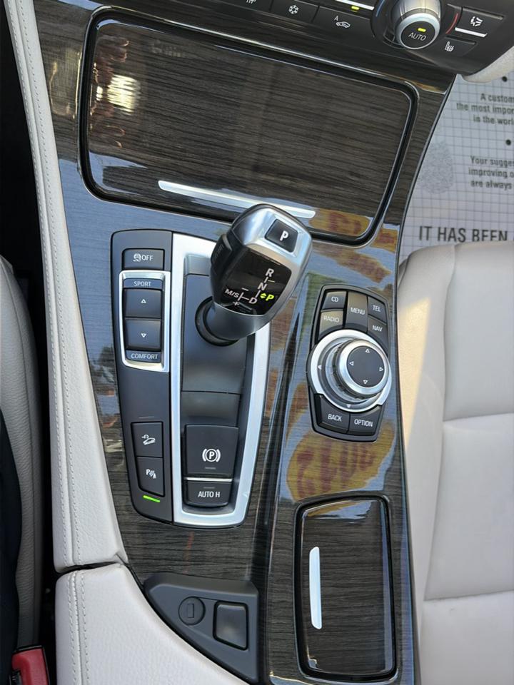 BMW 5 Series 4dr Sdn 535i xDrive AWD 2012