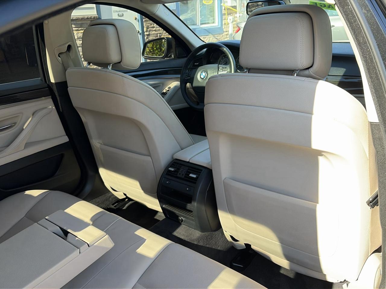 BMW 5 Series 4dr Sdn 535i xDrive AWD 2012