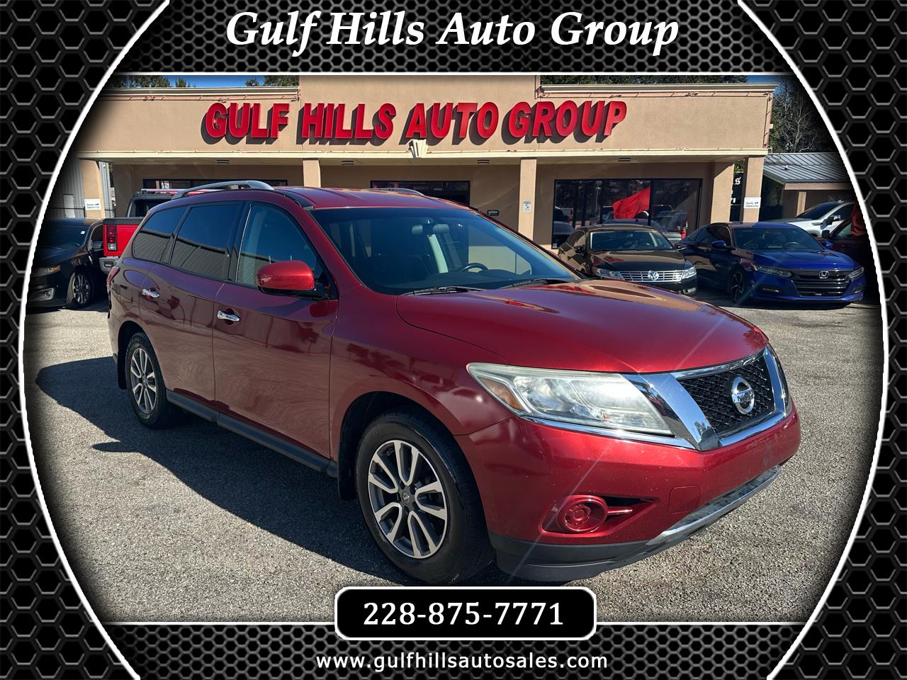 2014 Nissan Pathfinder SV's photo