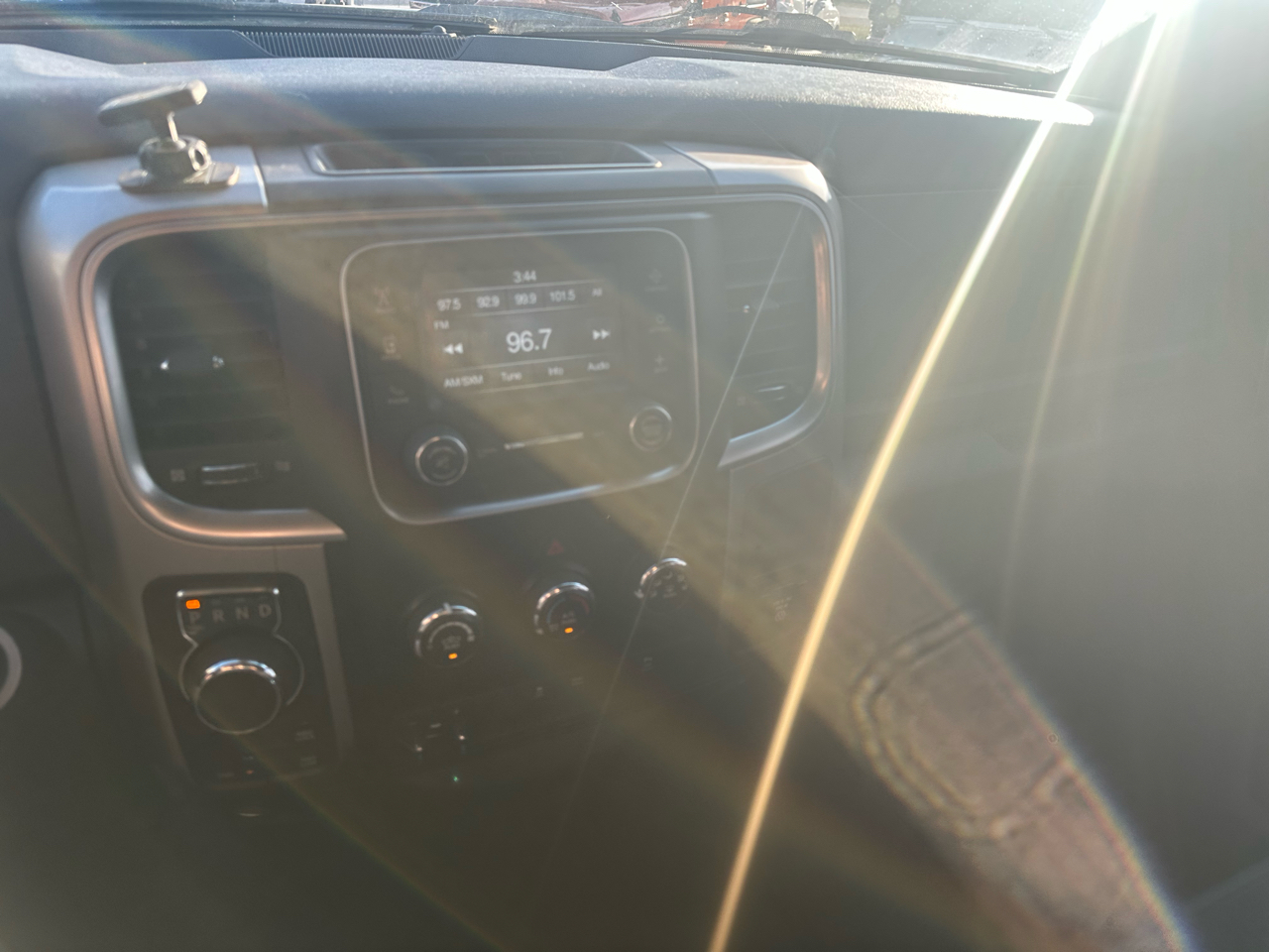 RAM 1500 SLT Crew Cab SWB 4WD 2017