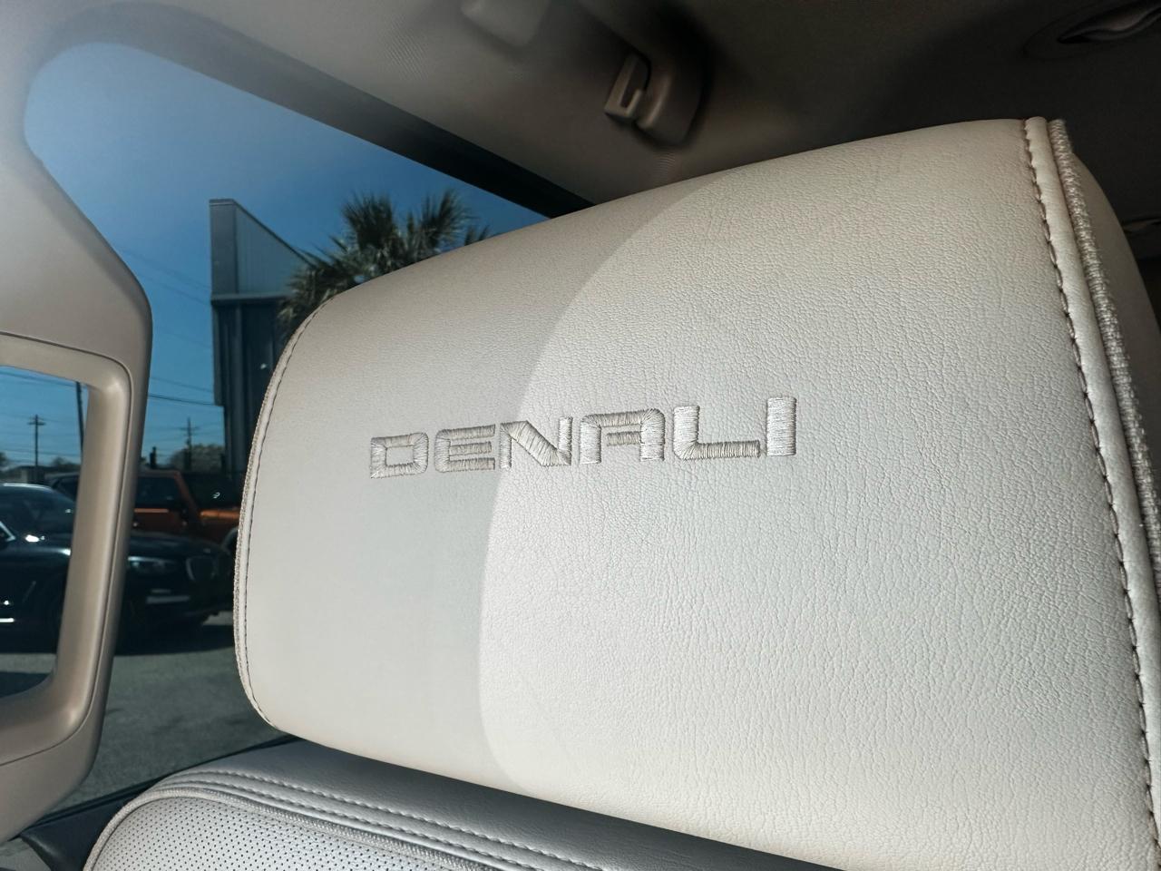 GMC Yukon Denali 2WD 2017