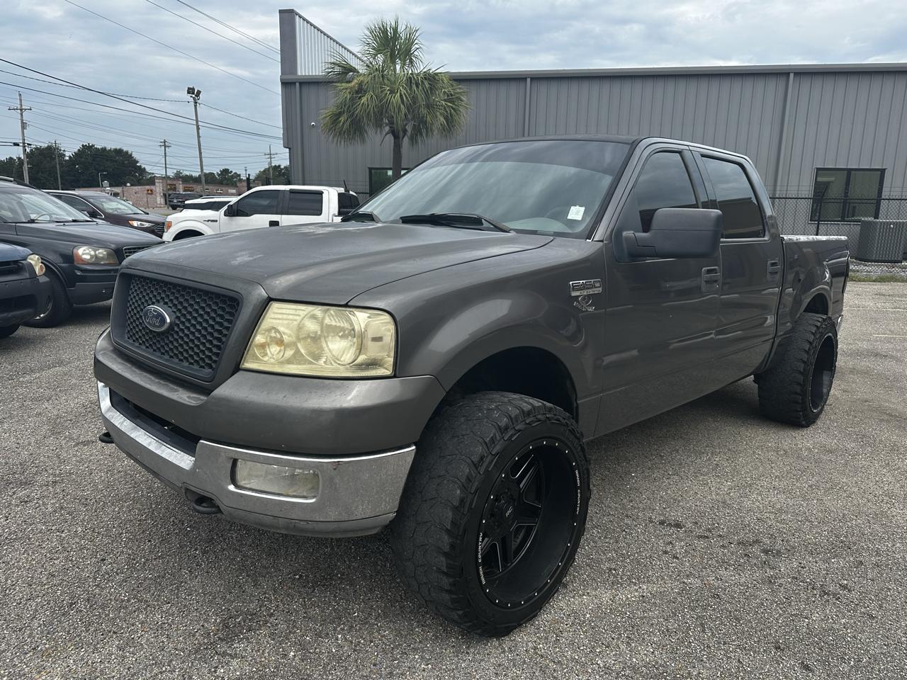 Ford F-150 SuperCrew 139" Lariat 4WD 2004
