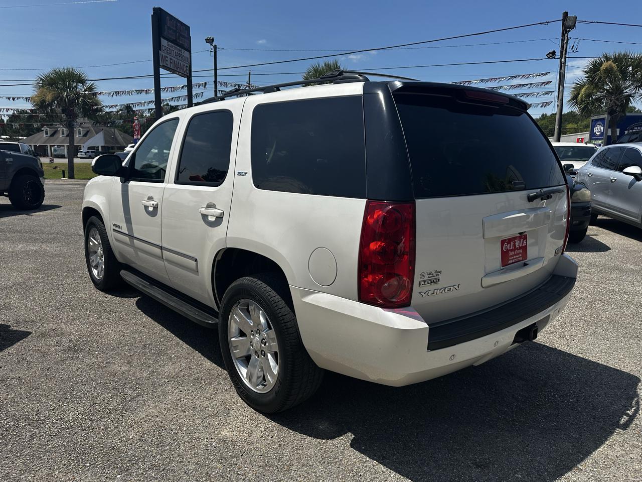 GMC Yukon 2WD 4dr 1500 SLT 2011