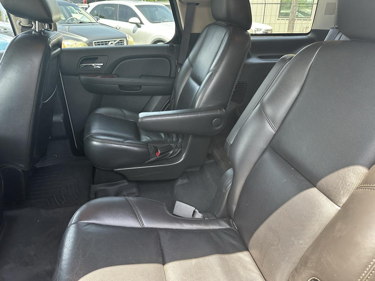 GMC Yukon 2WD 4dr 1500 SLT 2011