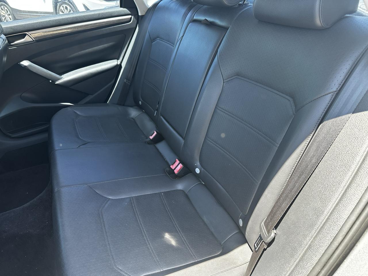 Volkswagen Passat 4dr Sdn 1.8T Auto SE 2016