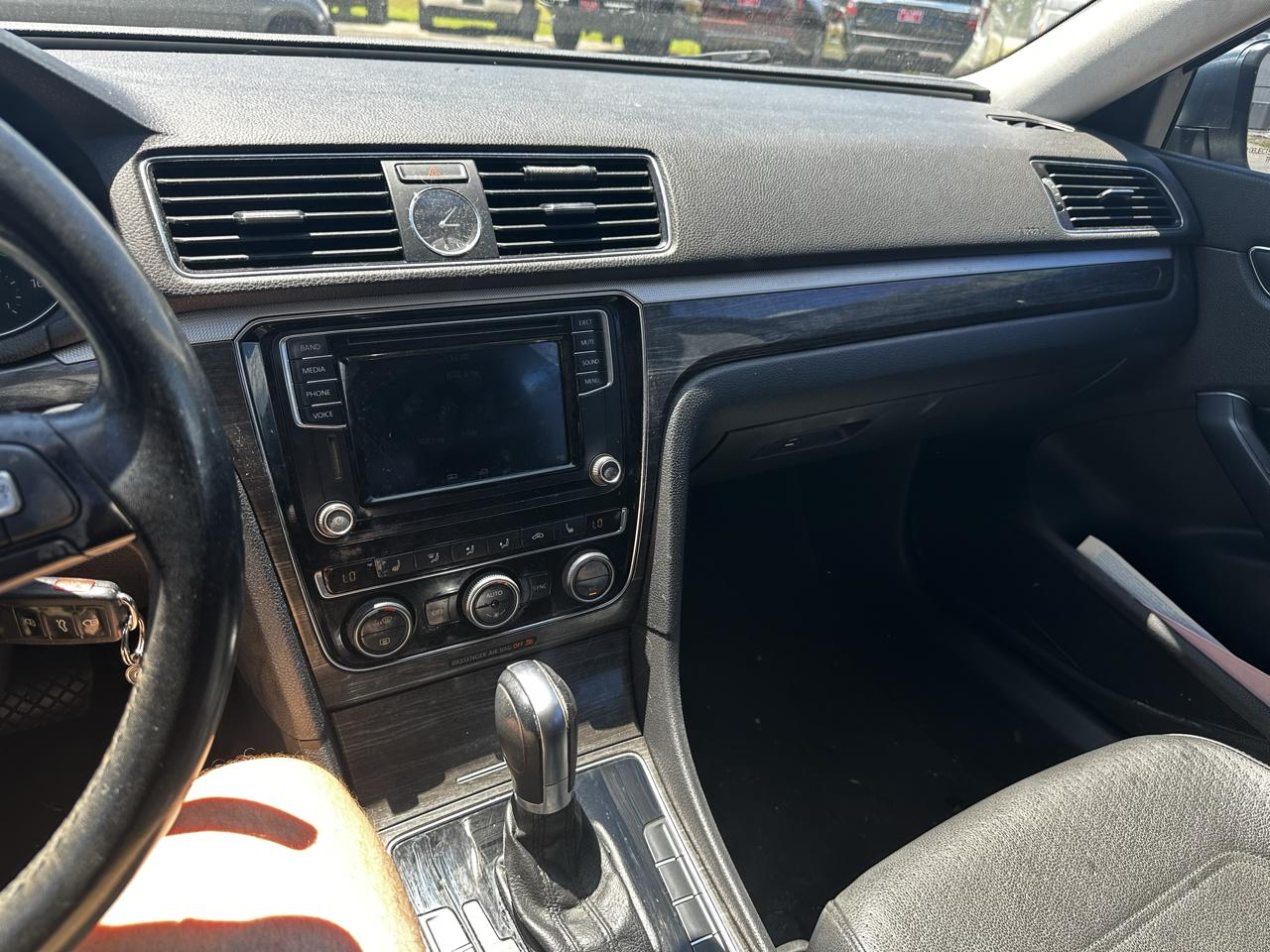 Volkswagen Passat 4dr Sdn 1.8T Auto SE 2016