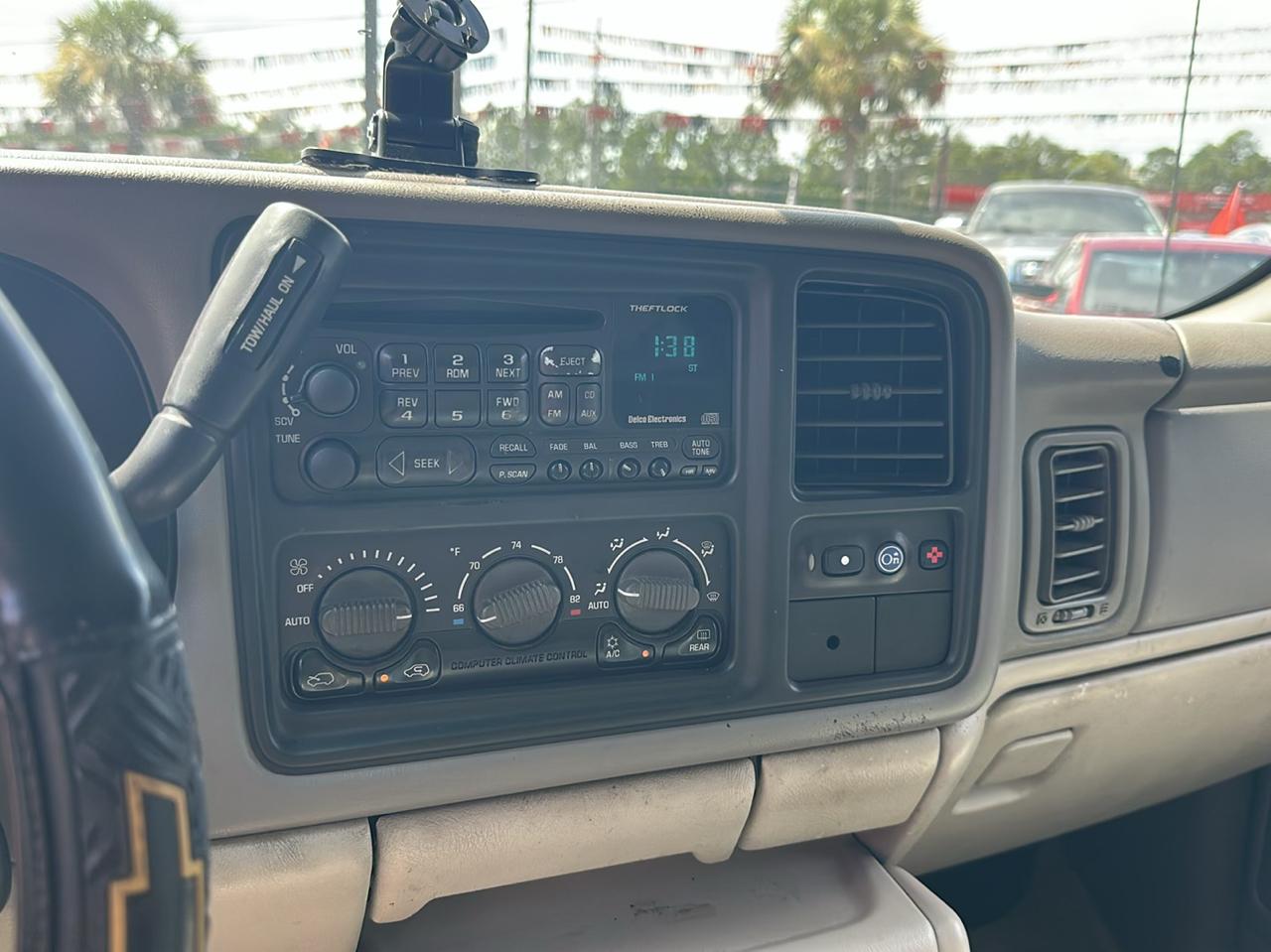 Chevrolet Tahoe 4dr LT 2001