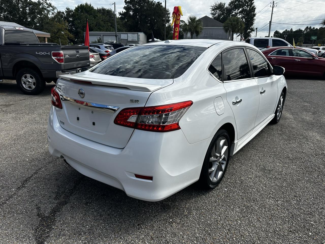 Nissan Sentra 4dr Sdn I4 CVT SR 2015