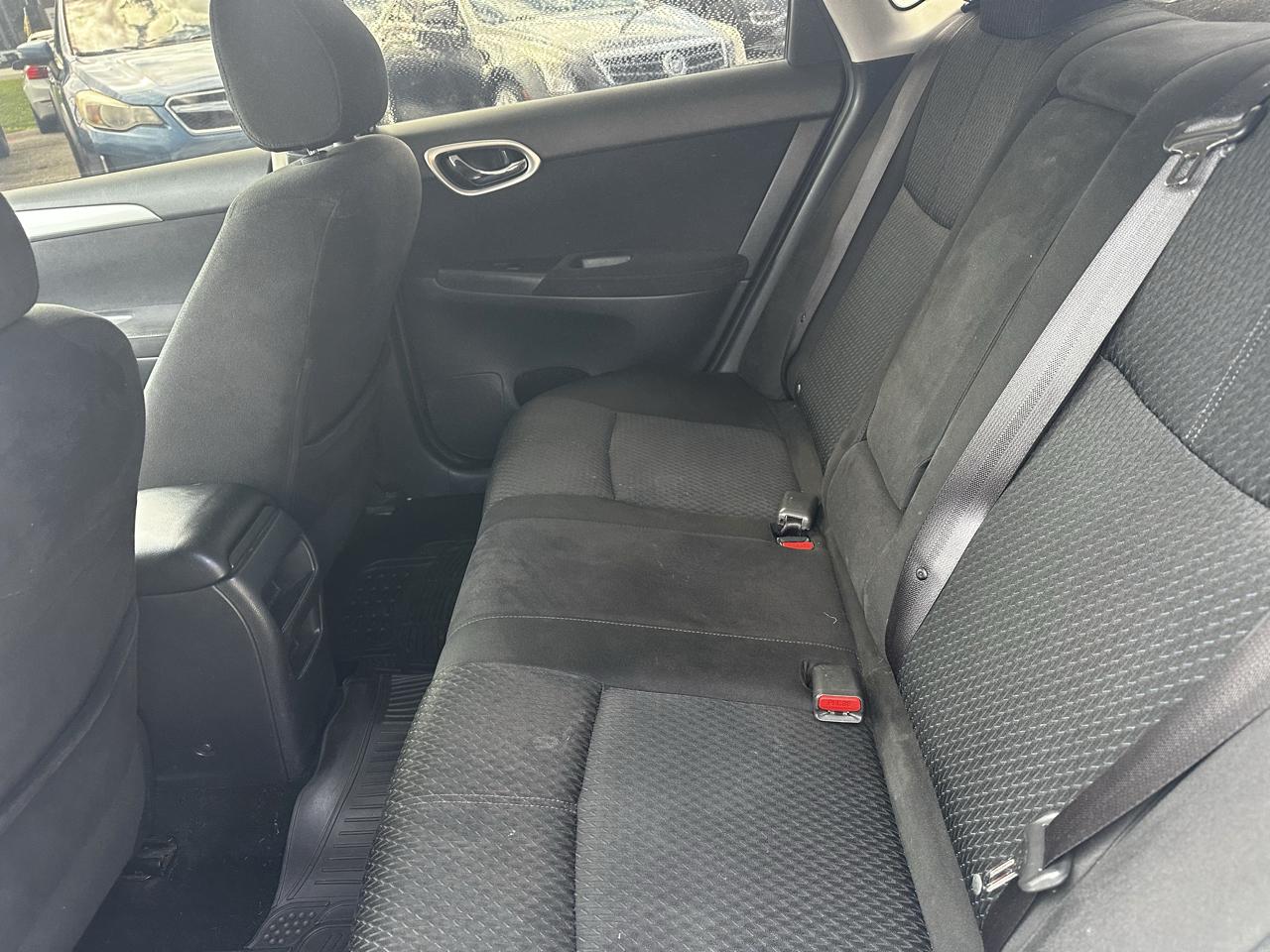 Nissan Sentra 4dr Sdn I4 CVT SR 2015