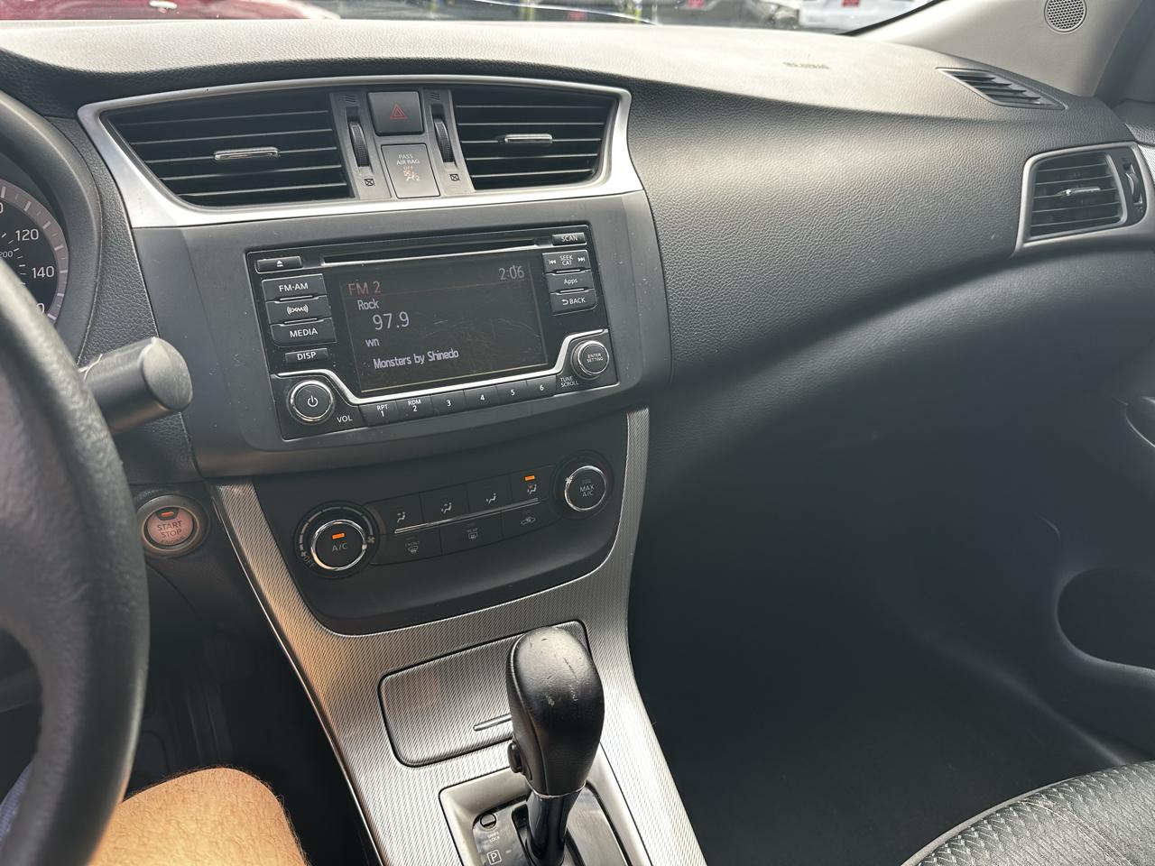 Nissan Sentra 4dr Sdn I4 CVT SR 2015