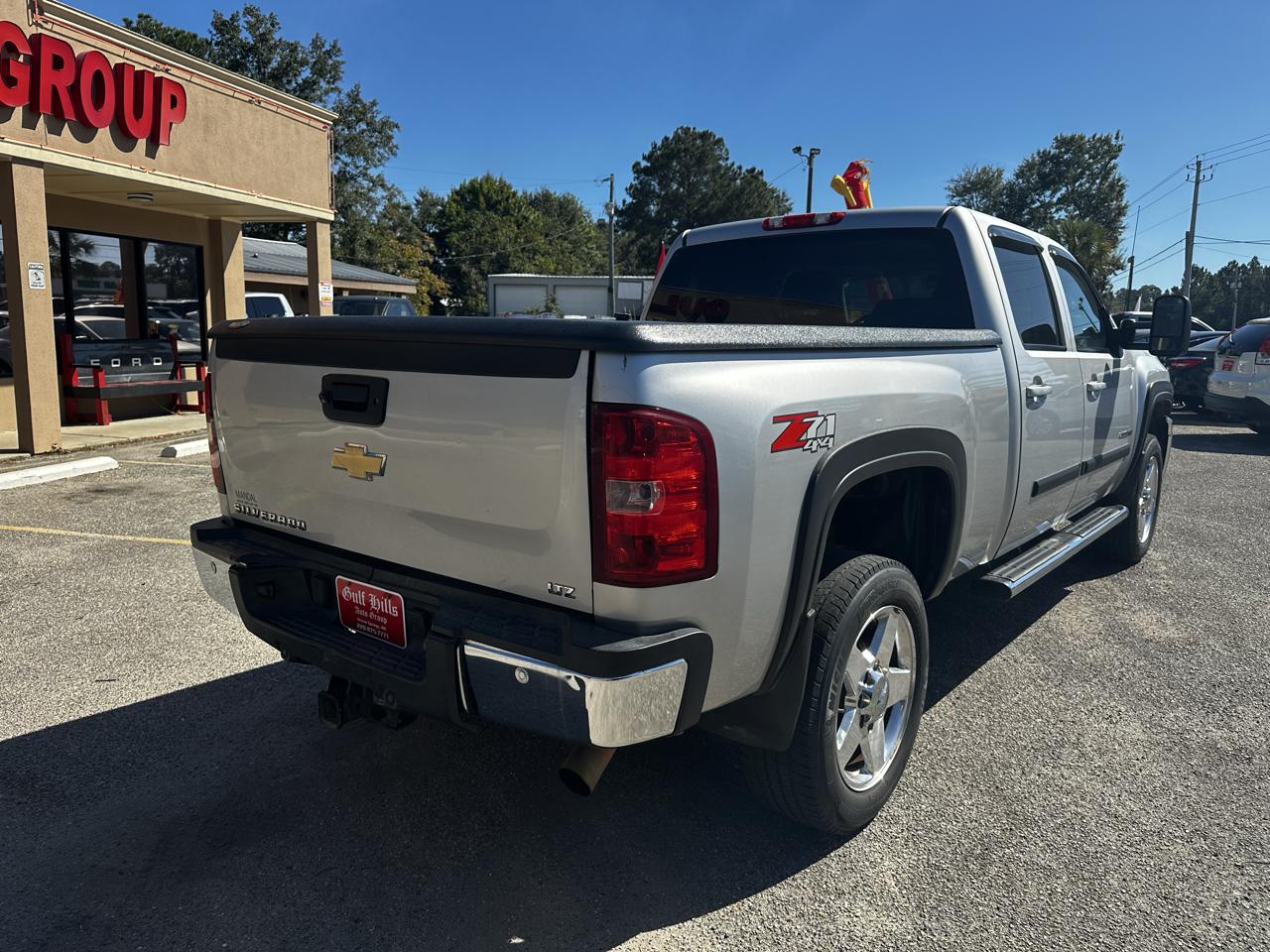 Chevrolet Silverado 2500HD 4WD Crew Cab 153.7" LTZ 2011