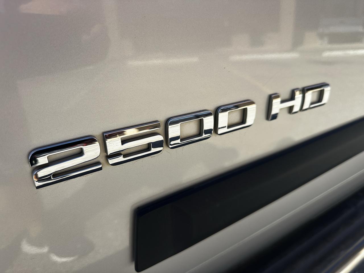 Chevrolet Silverado 2500HD 4WD Crew Cab 153.7" LTZ 2011
