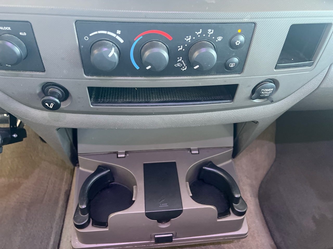 2006 Dodge Ram SLT photo 23