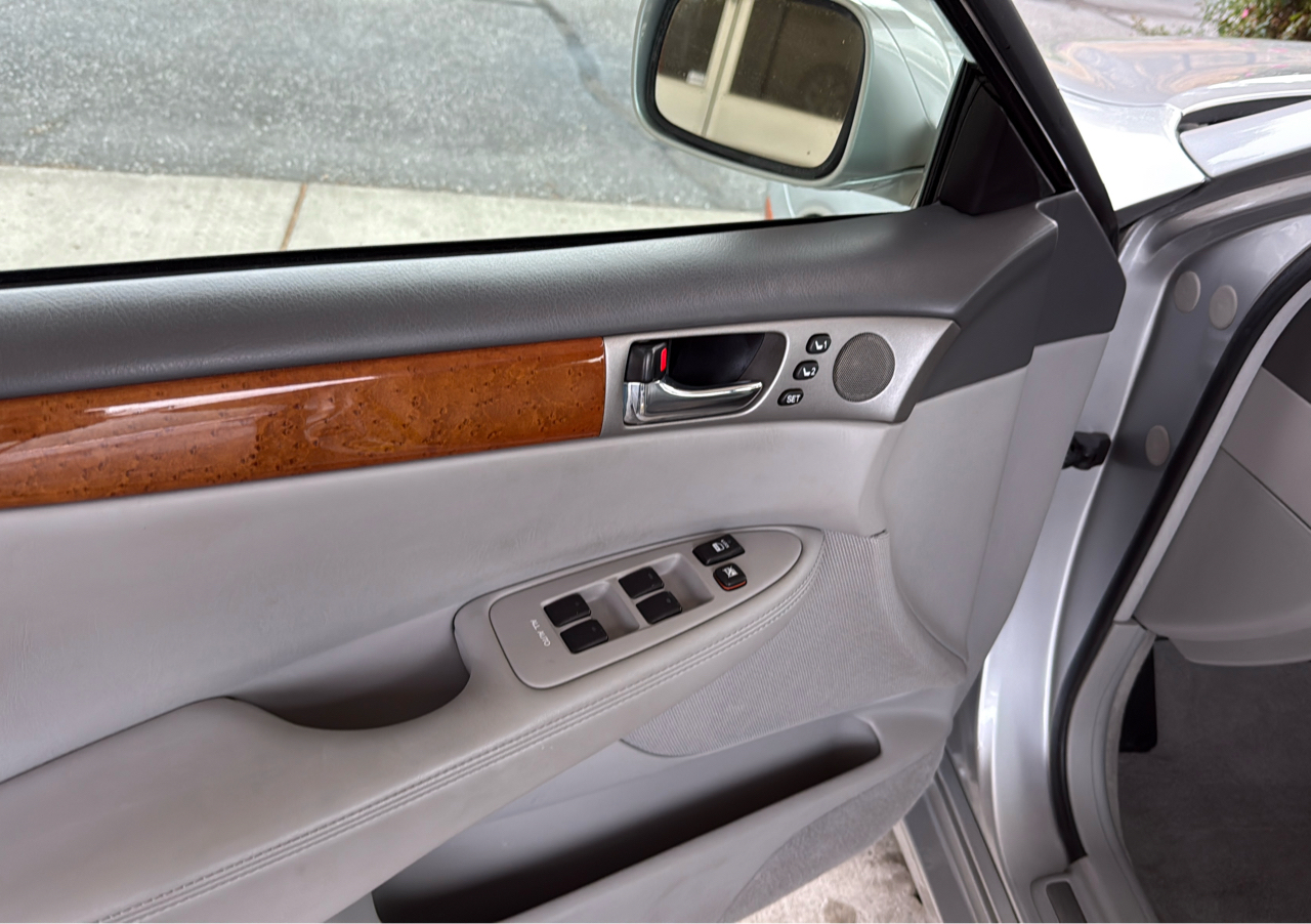 2005 Lexus ES 330 photo 14