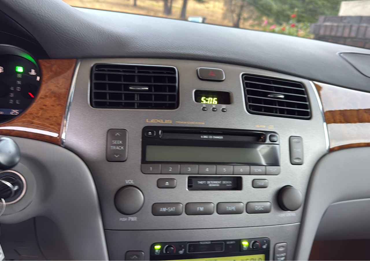 2005 Lexus ES 330 photo 24