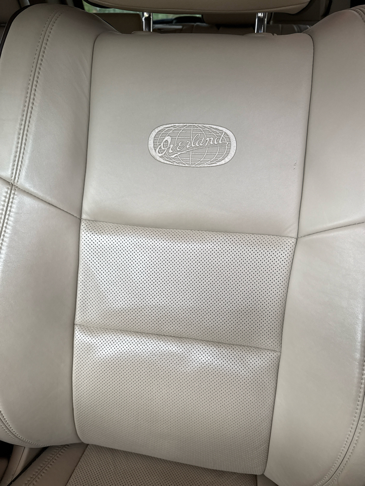 Jeep Grand Cherokee 4WD 4dr Overland 2012 Jeep Grand Cherokee 4WD 4dr Overland 2012