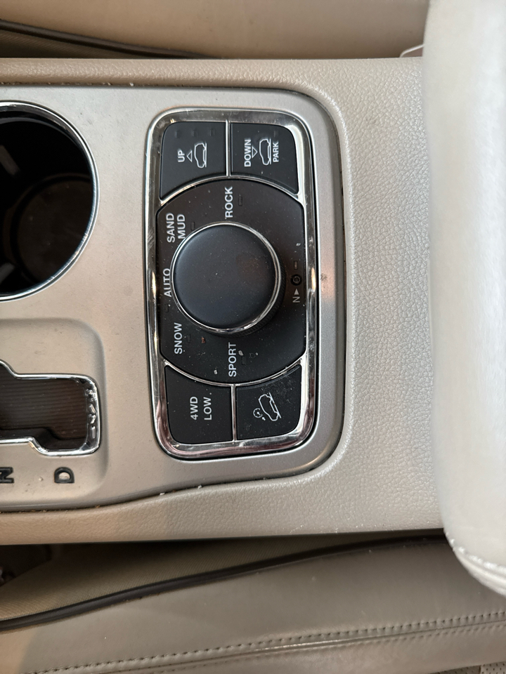 Jeep Grand Cherokee 4WD 4dr Overland 2012 Jeep Grand Cherokee 4WD 4dr Overland 2012