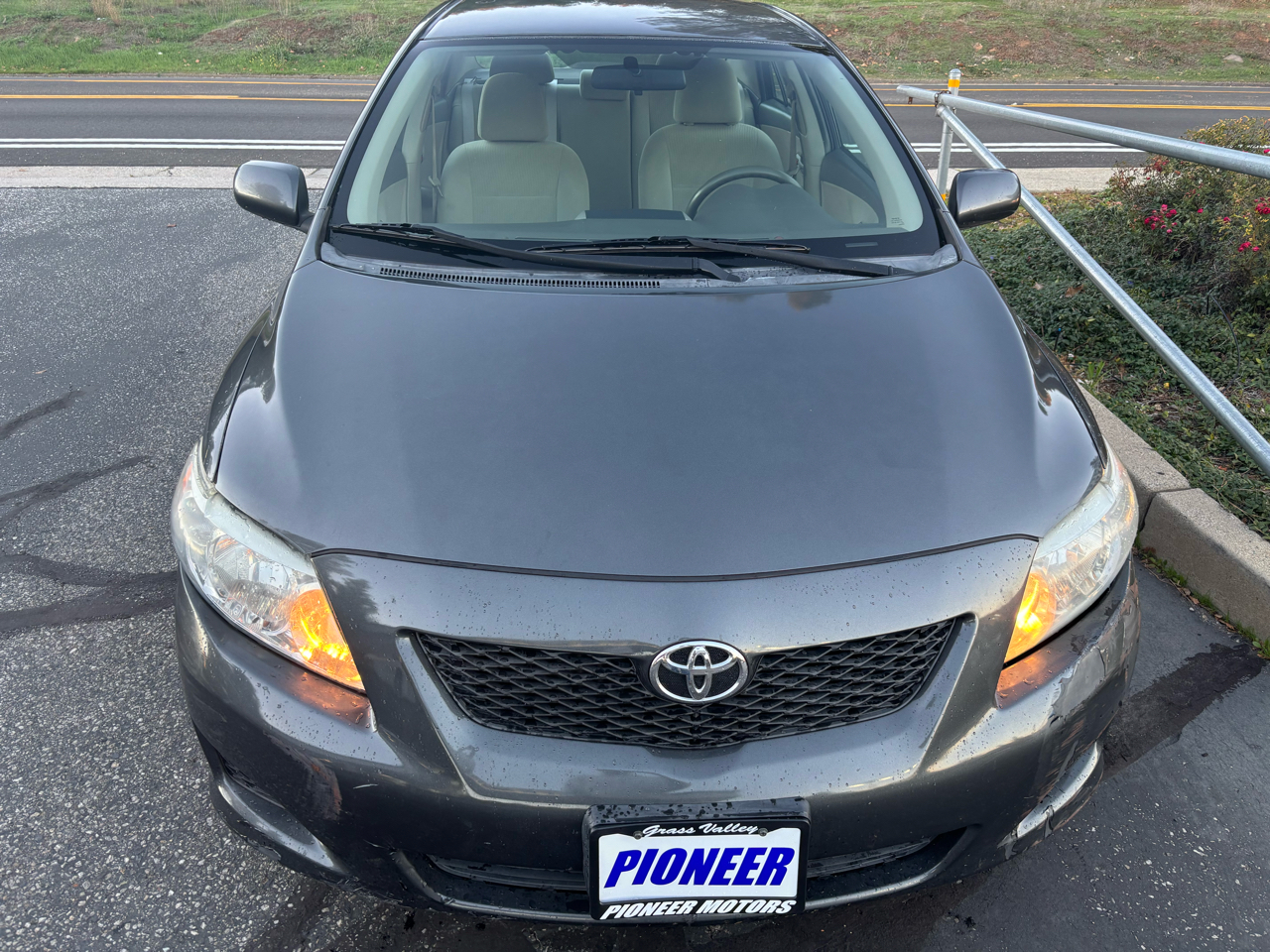 2010 Toyota Corolla LE photo 2